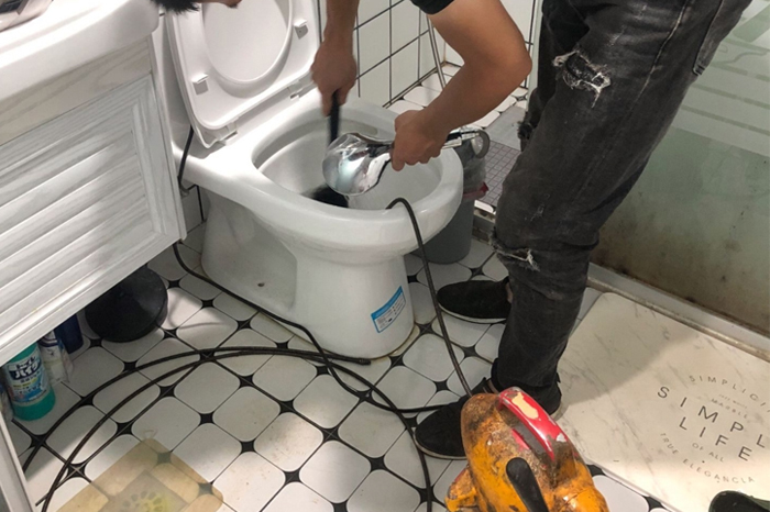 麦积马桶堵塞自己疏通还是找师傅?专业上门服务让你省时更省心